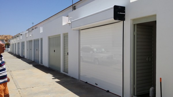 Puerta enrollable Collbaix en La Antilla (Huelva)